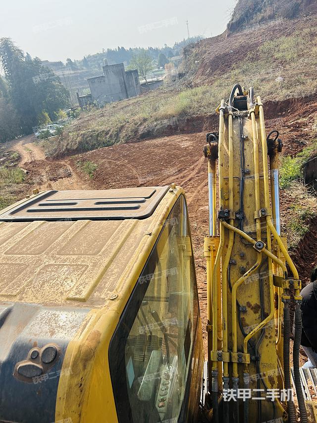 驾驶室顶部（整机外观）