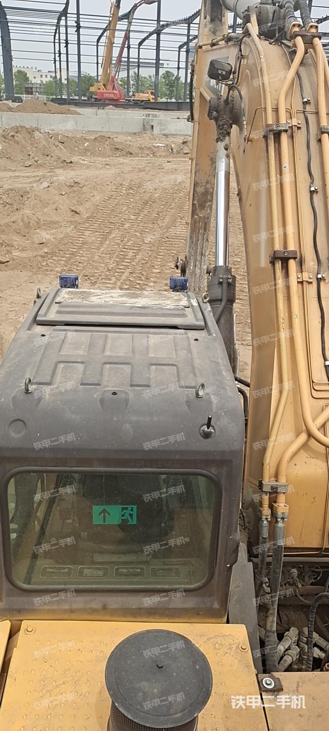 驾驶室顶部（整机外观）