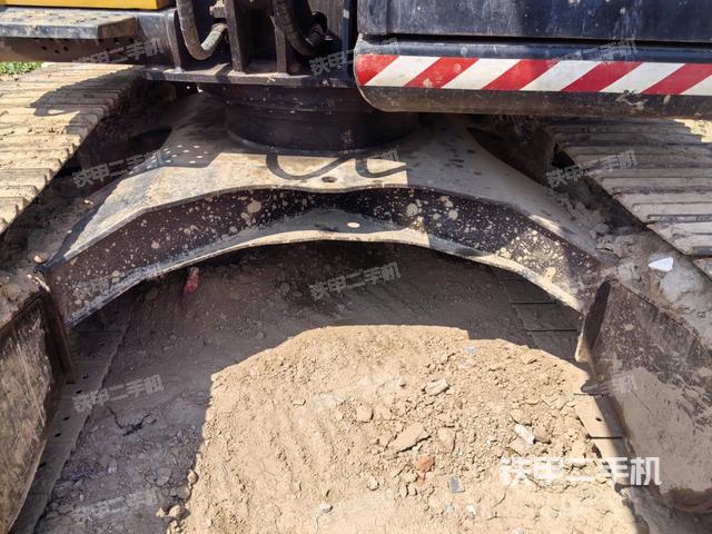 轉(zhuǎn)盤和下車架正前（工作和回轉(zhuǎn)裝置）