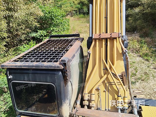 驾驶室顶部（整机外观）