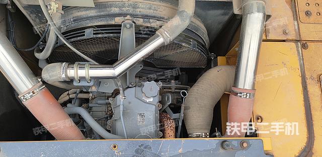 回转马达和主控阀（整机外观）