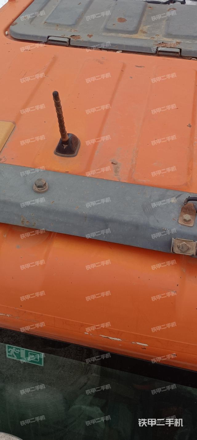 驾驶室顶部（整机外观）