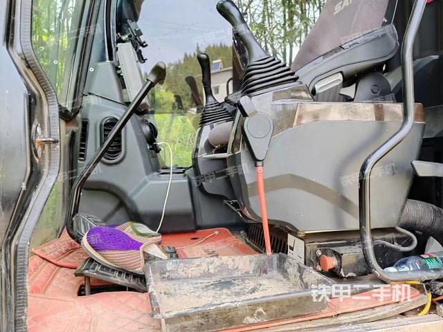 驾驶室整体（整机外观）