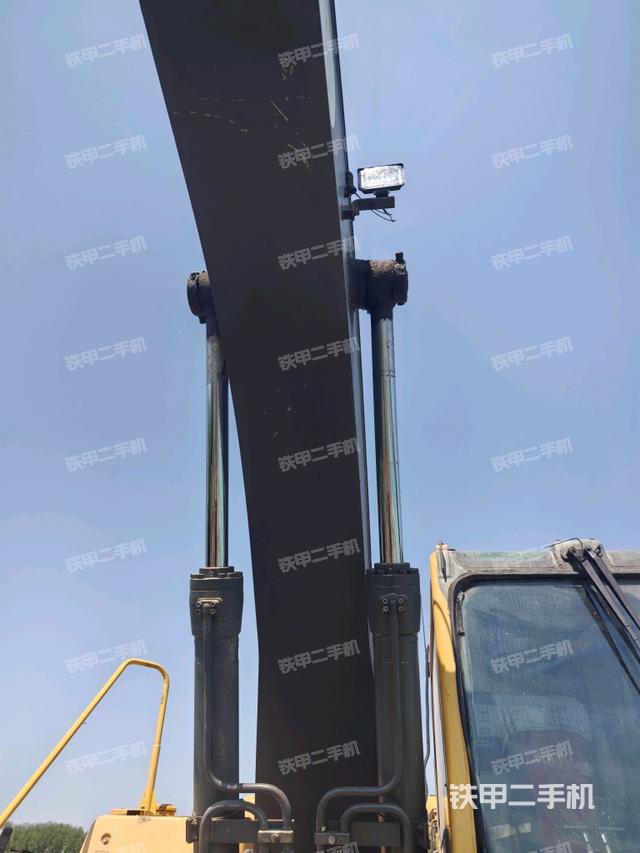 大臂油缸整體?豎拍（工作和回轉(zhuǎn)裝置）