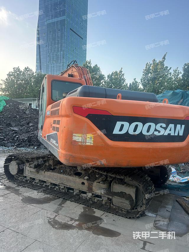 单侧履带整体（整机外观）