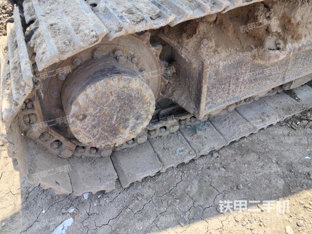 右驅(qū)動輪（行走機(jī)構(gòu)）