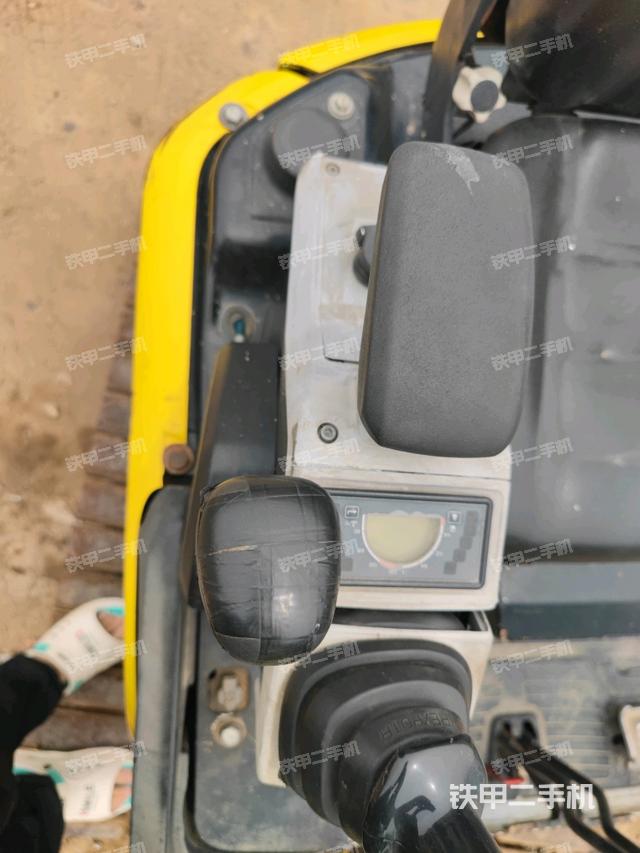 座椅右側(cè)控制臺(tái)/鑰匙門(mén)/油門(mén)/含右手柄（駕駛室部分）