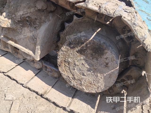 右驅(qū)動輪（行走機構(gòu)）