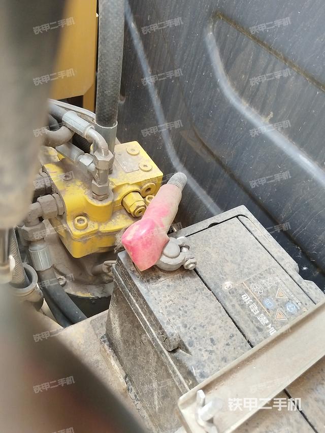 回转马达和主控阀（整机外观）