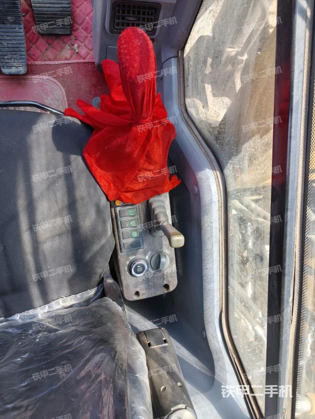 座椅右側(cè)控制臺/鑰匙門/油門/含右手柄（駕駛室部分）