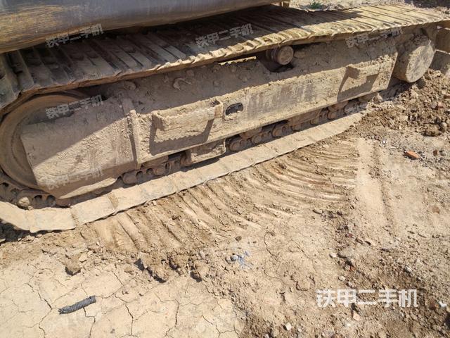 右側(cè)履帶整體(行走機構(gòu)) 右側(cè)履帶整體(行走機構(gòu))