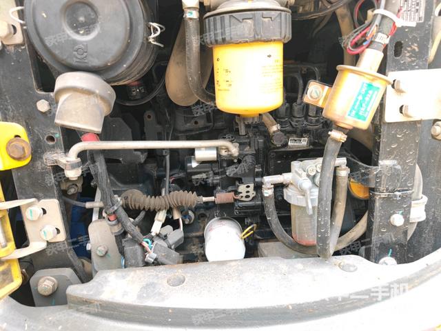 發(fā)動(dòng)機(jī)室（上車(chē)部件）