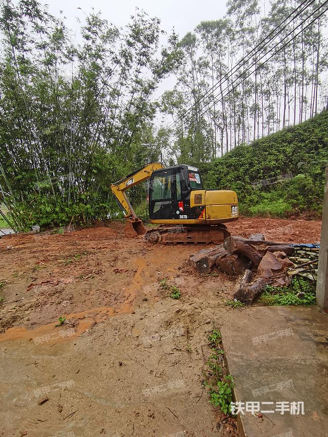 驾驶室顶部（整机外观）