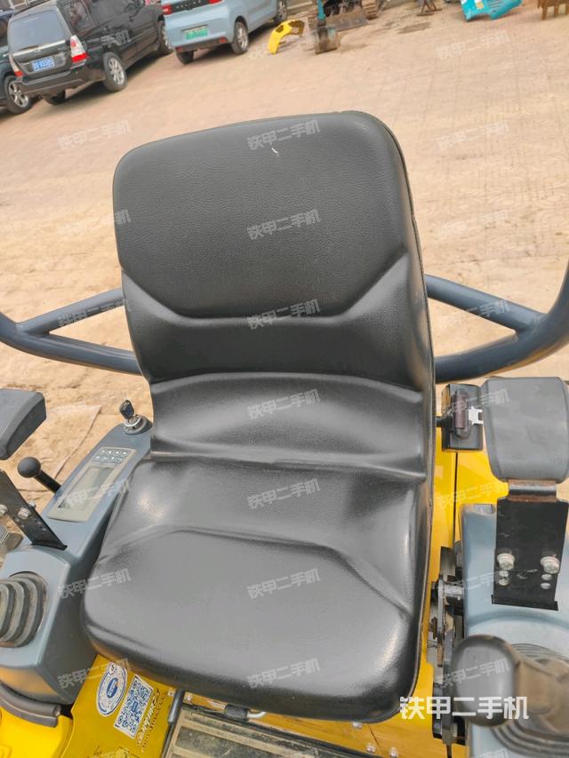 后窗玻璃角标（驾驶室部分）