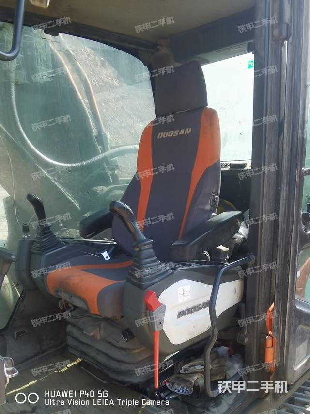 驾驶室整体（整机外观）