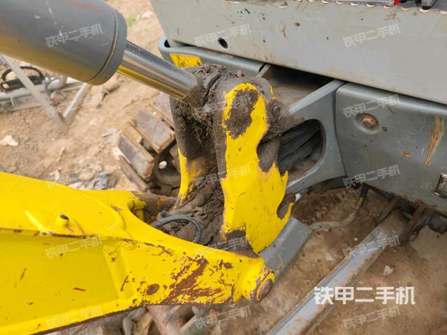 大臂根部?斜（工作和回轉(zhuǎn)裝置）