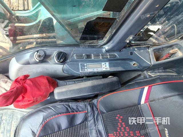 座椅右側(cè)控制臺(tái)/鑰匙門/油門/含右手柄（駕駛室部分）