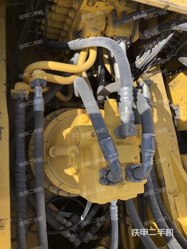 回转马达和主控阀（整机外观）