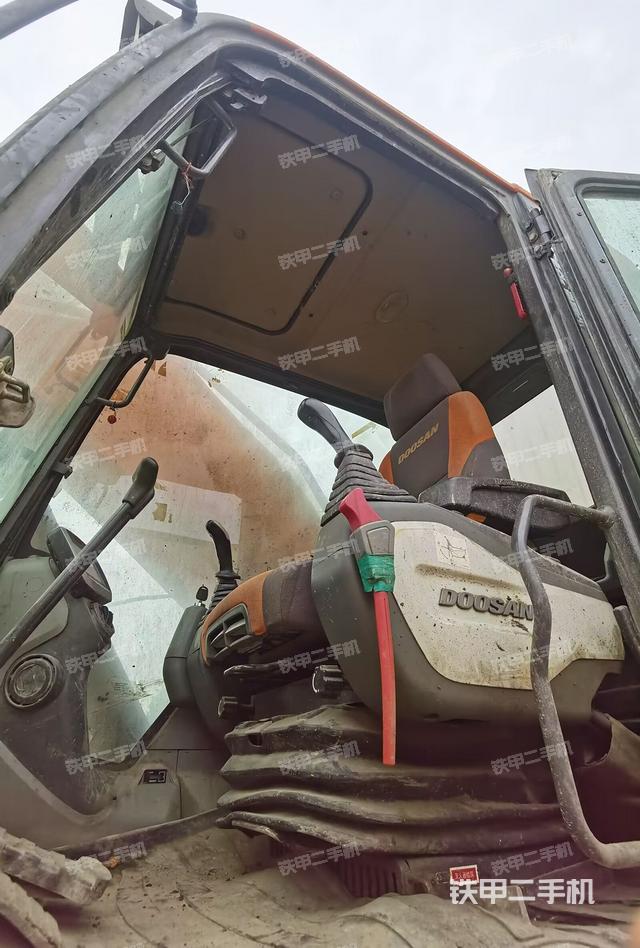 驾驶室整体（整机外观）