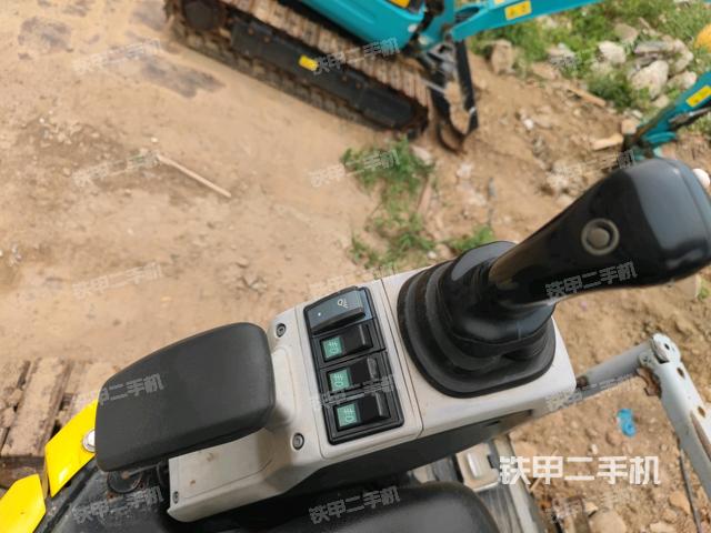 座椅左側(cè)控制臺(tái)/音響/含左手柄（駕駛室部分）