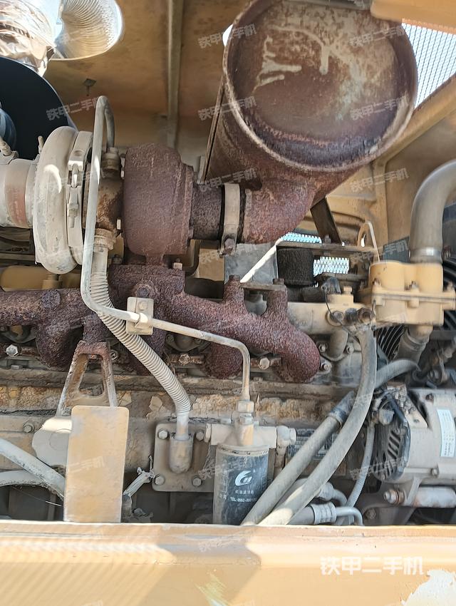 发动机左侧（整机外观及大件）