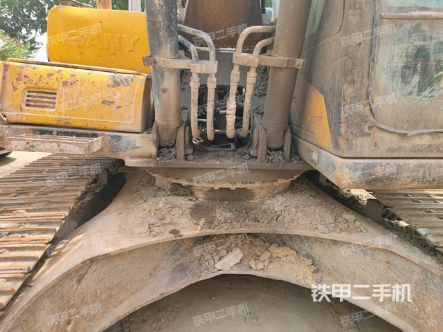 大臂根部?斜視(工作和回轉(zhuǎn)裝置) 大臂根部?斜視(工作和回轉(zhuǎn)裝置)