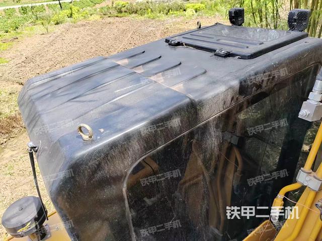 驾驶室顶部（整机外观）