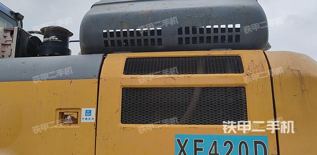 液压泵舱室正面整体（整机外观）