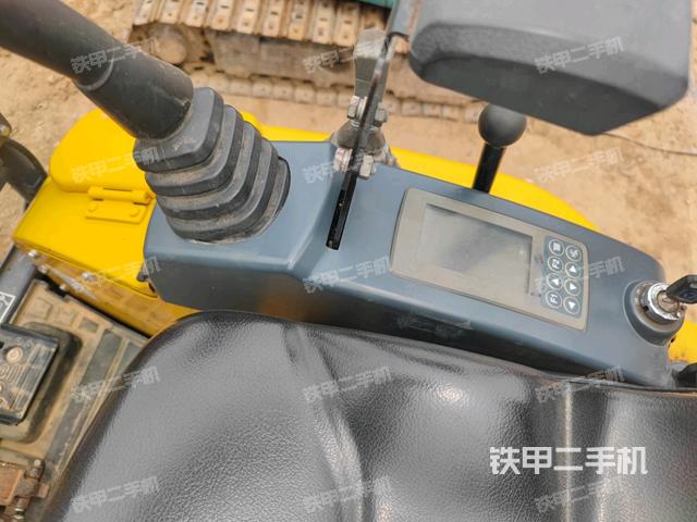 座椅左侧控制台/音响/含左手柄（驾驶室部分）