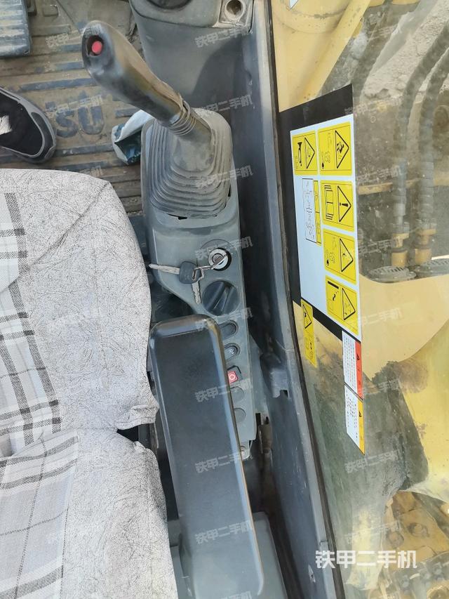 座椅右側(cè)控制臺/鑰匙門/油門/含右手柄（駕駛室部分）