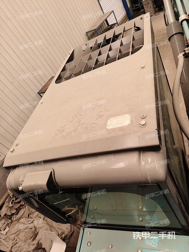 驾驶室顶部（整机外观）