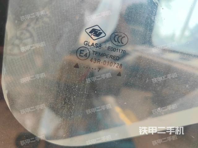 后窗玻璃角標（駕駛室部分）