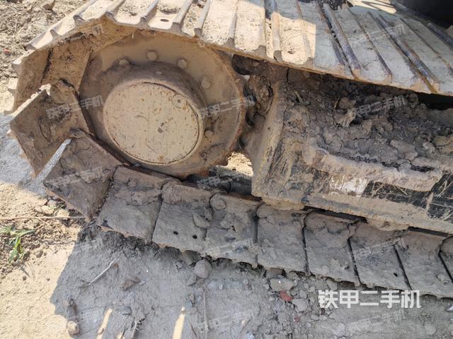 左驅(qū)動輪（行走機構(gòu)）