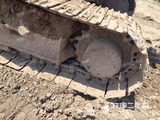 左驅(qū)動輪（行走機(jī)構(gòu)）