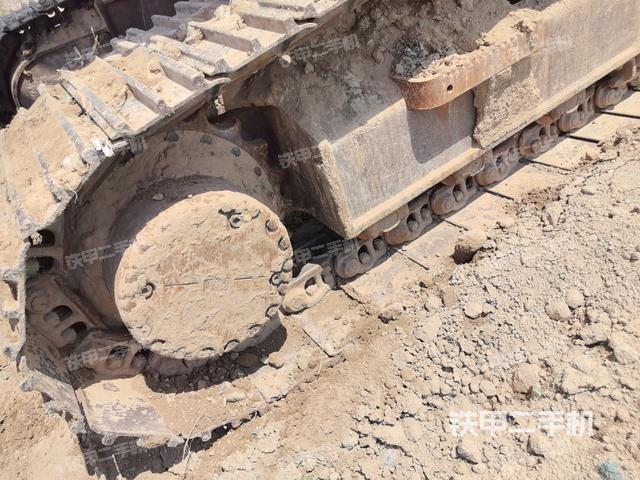 左驅(qū)動輪（行走機(jī)構(gòu)）