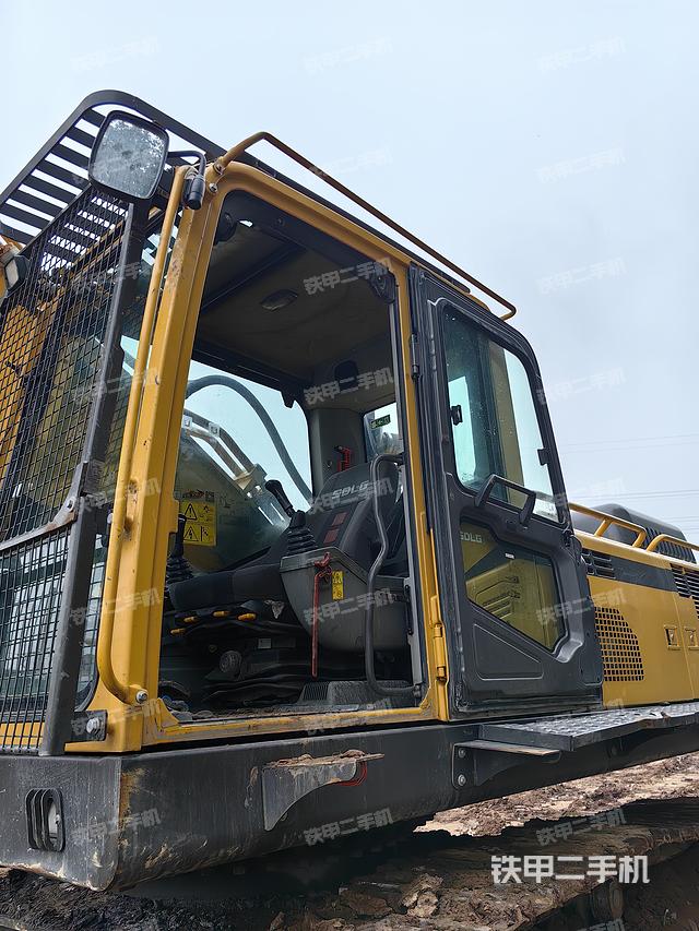 驾驶室整体（整机外观）