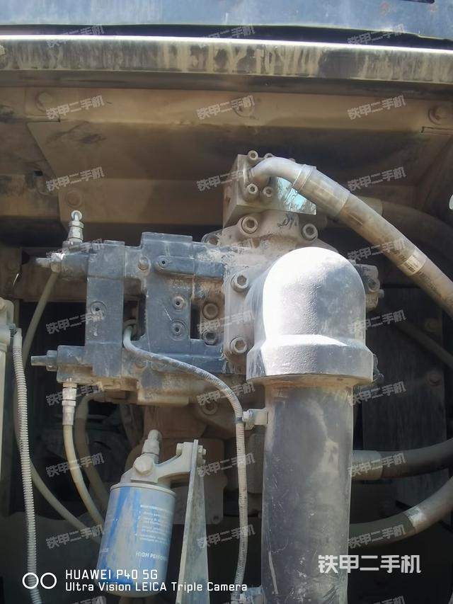 液压泵舱室正面整体（整机外观）