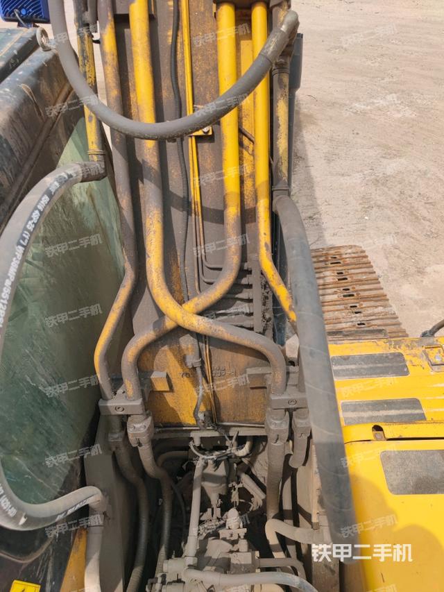 大臂背部俯視(工作和回轉(zhuǎn)裝置) 大臂背部俯視(工作和回轉(zhuǎn)裝置)