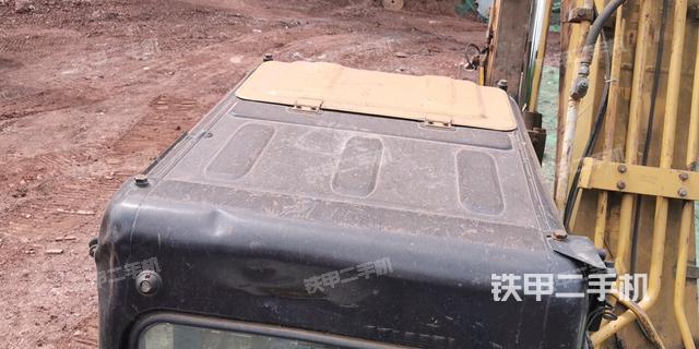 驾驶室顶部（整机外观）