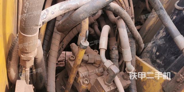 回转马达和主控阀（整机外观）