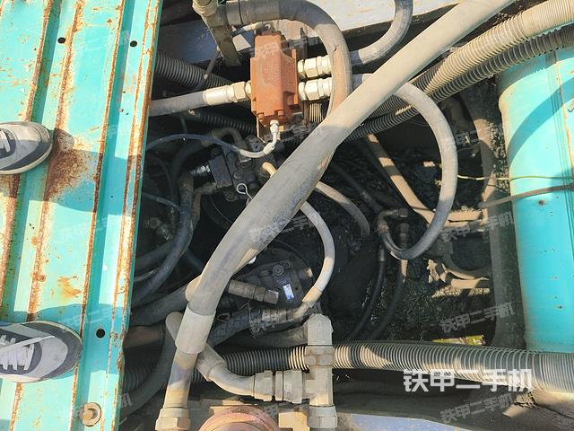 回转马达和主控阀（整机外观）