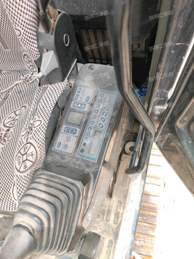 座椅左側(cè)控制臺/音響/含左手柄（駕駛室部分）