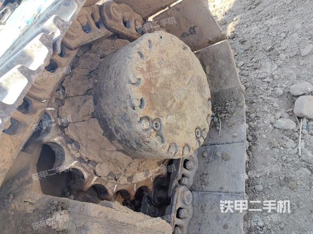 右驅(qū)動輪（行走機(jī)構(gòu)）