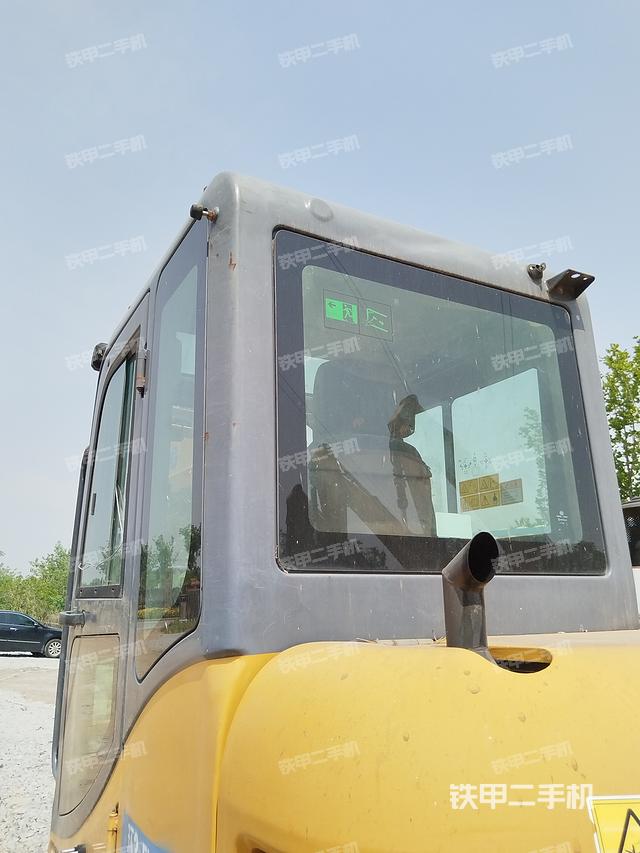 驾驶室顶部（整机外观）