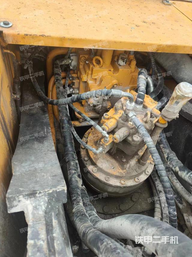 回转马达和主控阀（整机外观）