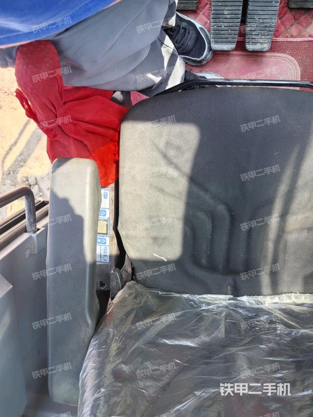 座椅左側(cè)控制臺/音響/含左手柄（駕駛室部分）