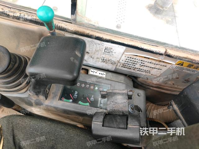 座椅右側(cè)控制臺(tái)/鑰匙門/油門/含右手柄（駕駛室部分）