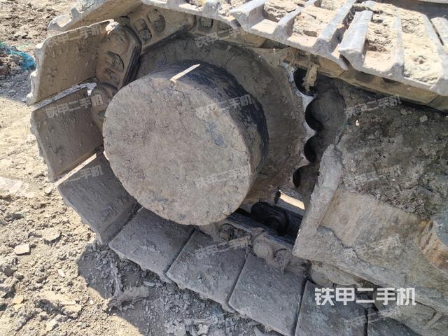 左驅(qū)動輪（行走機構(gòu)）