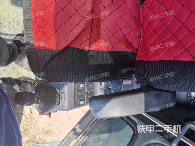 座椅左側(cè)控制臺/音響/含左手柄（駕駛室部分）