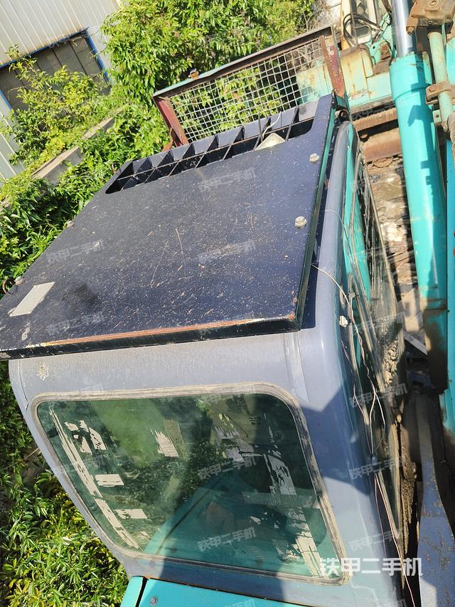 驾驶室顶部（整机外观）